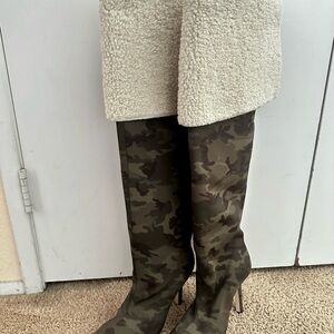 Good American Camouflage Heeled Boots